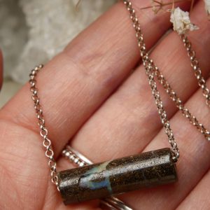 handgemaakte zilveren boulder opaal ketting