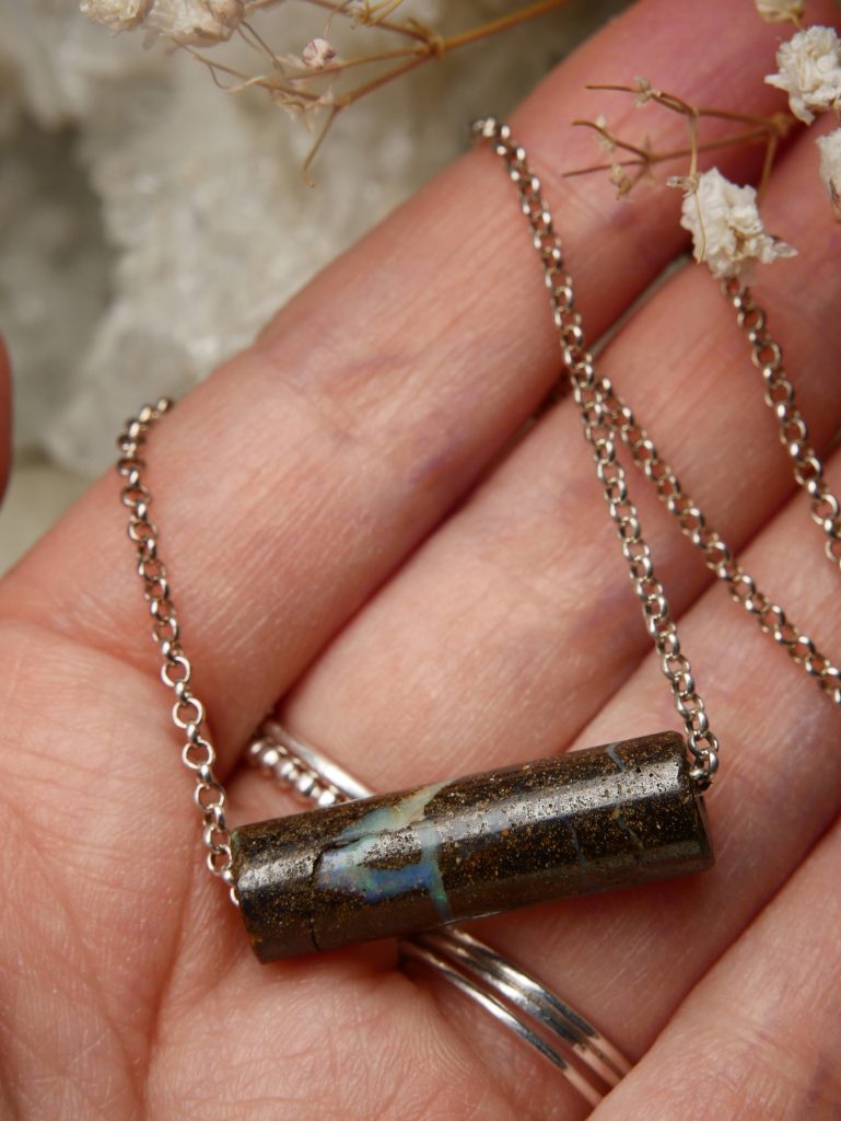 handgemaakte zilveren boulder opaal ketting