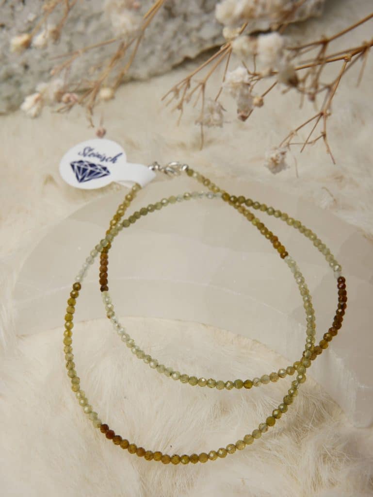 handgemaakte groene granaat ketting zilver