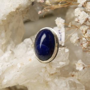 Handgemaakte zilveren sodaliet ring met gedraaide twist ring
