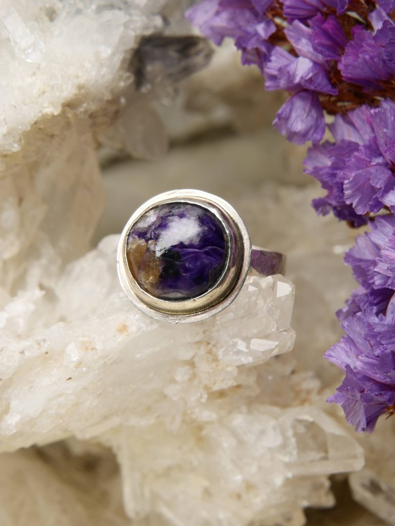Charoiet ring maat 19