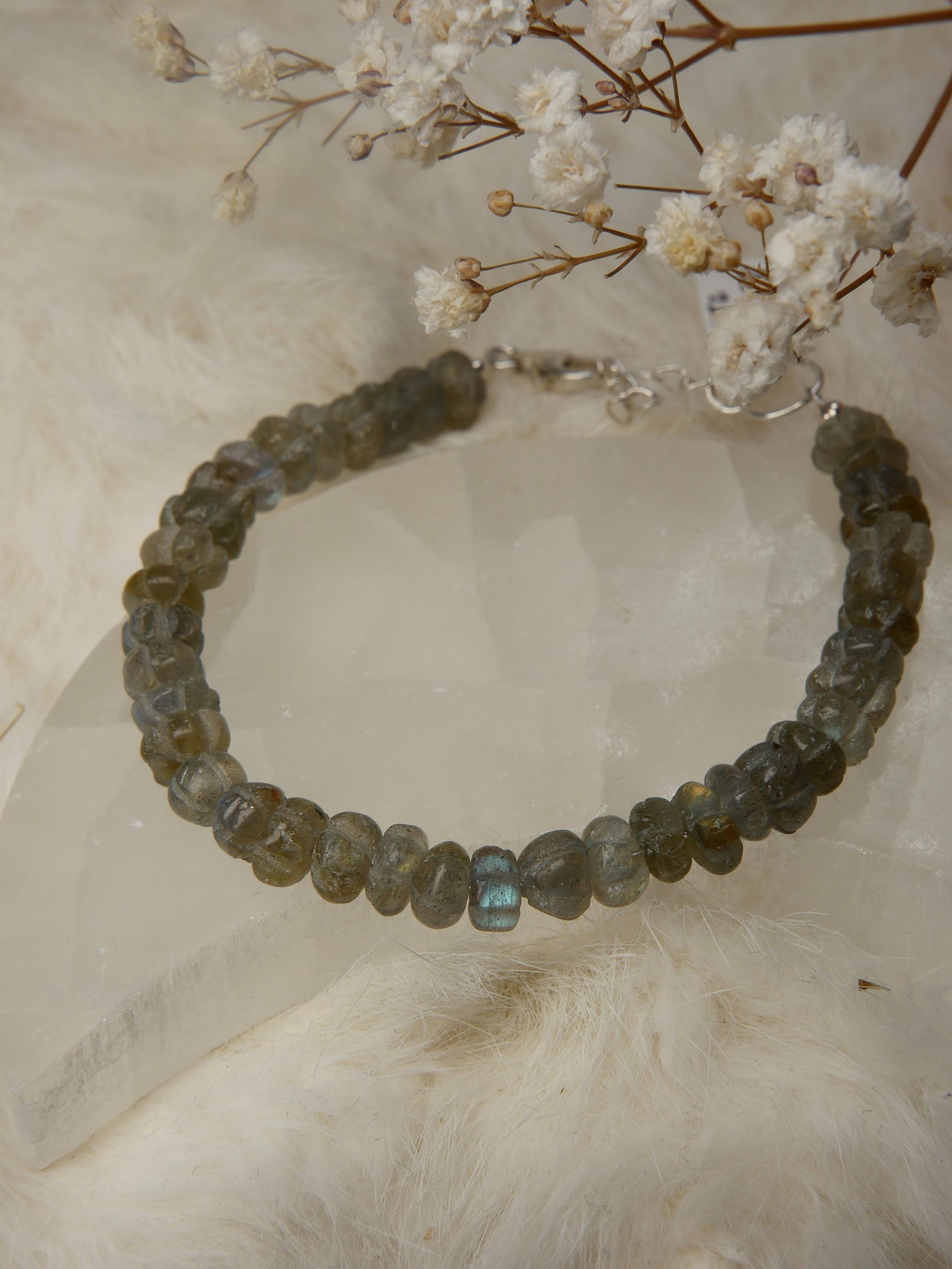 labradoriet armband bloempjes