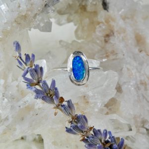 handgemaakte boulder opaal ring in zilver